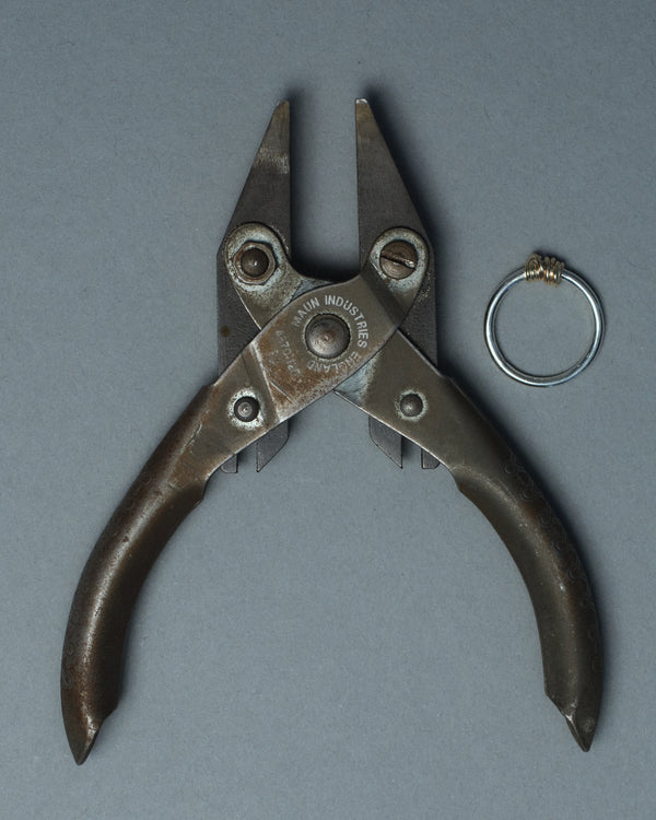 Two Tone Ring with pliers